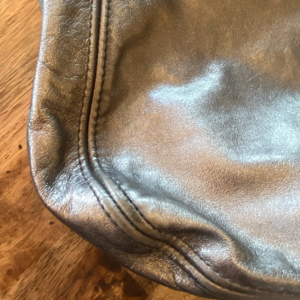 COACH vintage leather metallic/silver Y2K shoulder bag - Picture 5 of 10